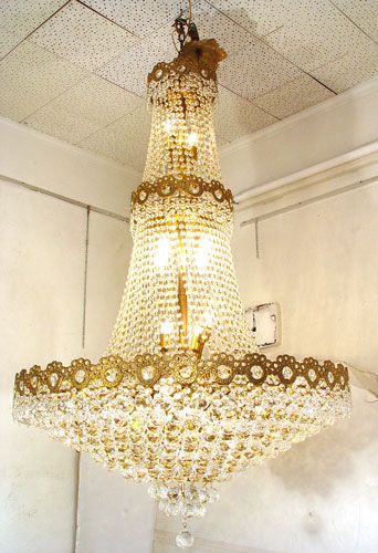 PALATIAL 4 FT TALL CRYSTAL CHANDELIER