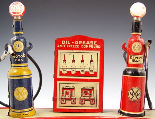 1930'S TIN LITHO MARX GAS LIGHT UP GAS PUMPS - 2