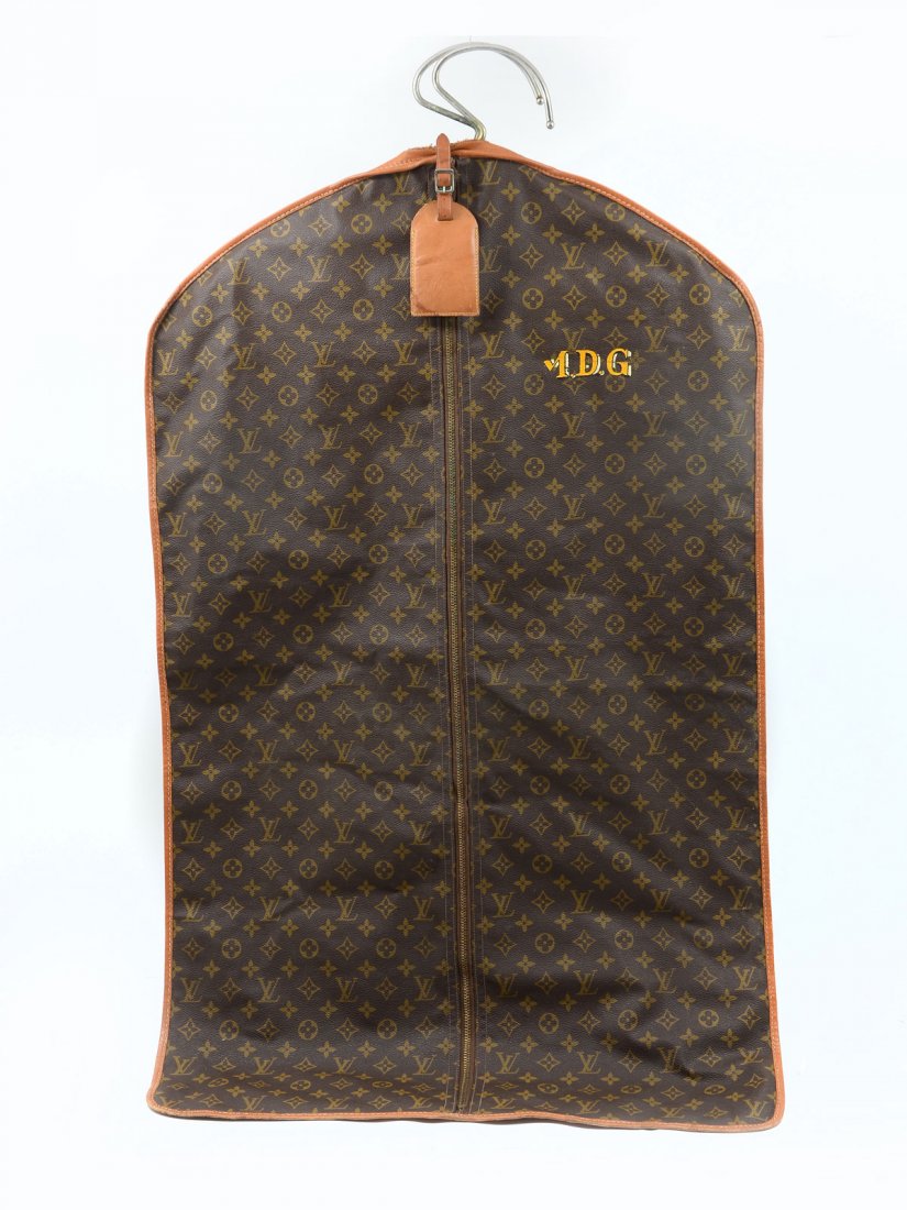 louis vuitton clothes bag