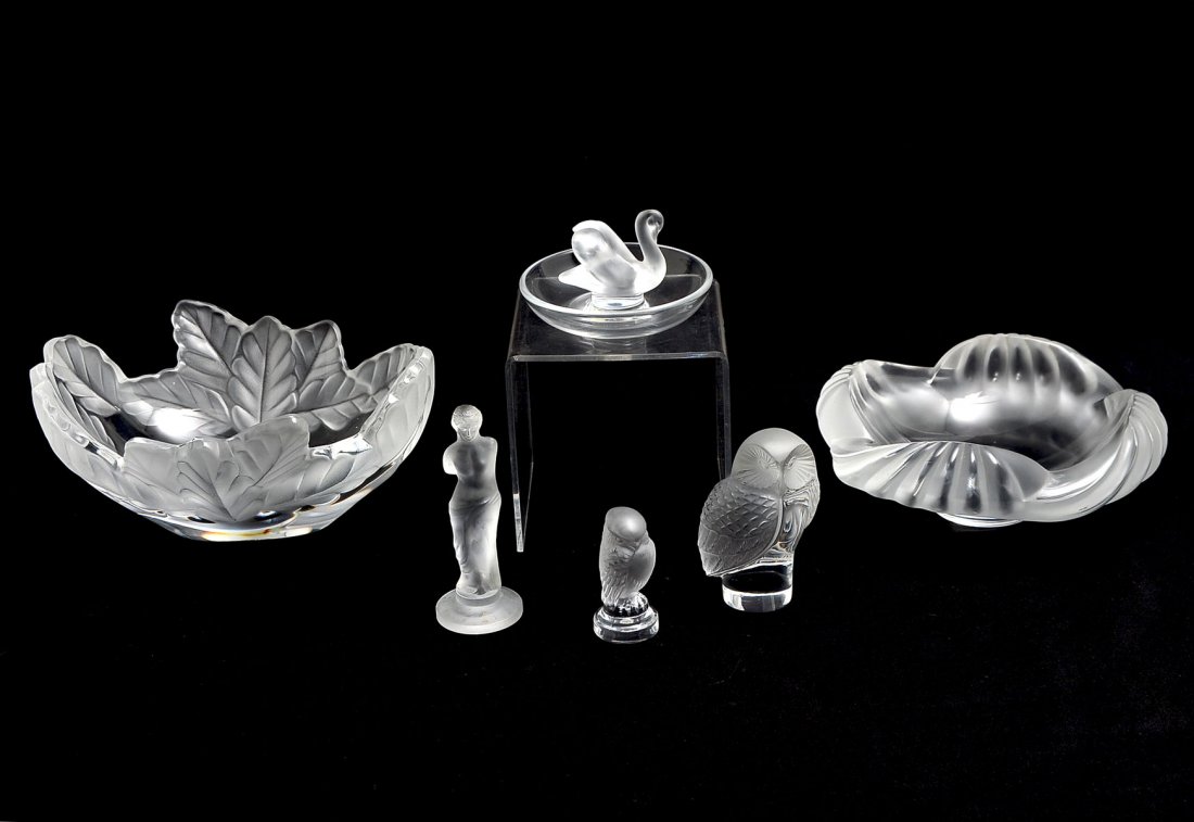 6 PC LALIQUE GLASS COLLECTION: 6 PC LALIQUE GLASS COLLECTION: Comprising; 1- Oak leaf motif bowl, 1- floriform bowl, 2- owl figurines, 1- Swan trinket/ring holder, & 1- roman female sculpture figurine. All bare the Lalique signatur