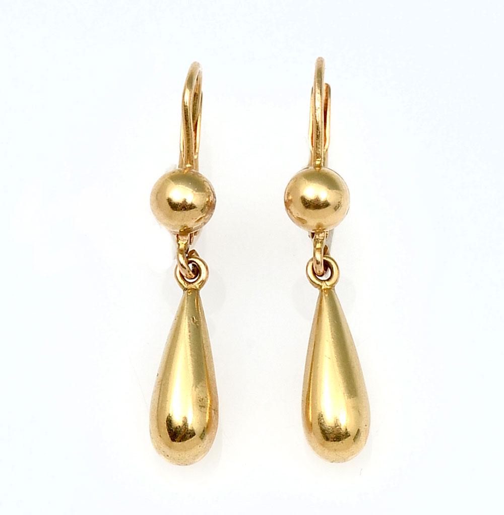 18K CLASSIC ITALIAN DOOR KNOCKER EAR WIRES: 18K CLASSIC ITALIAN DOOR KNOCKER EAR WIRES: Yellow gold door knockers are approx 1'' in length. Well-made and well-marked with lever backs. Weight 3.0 grams.