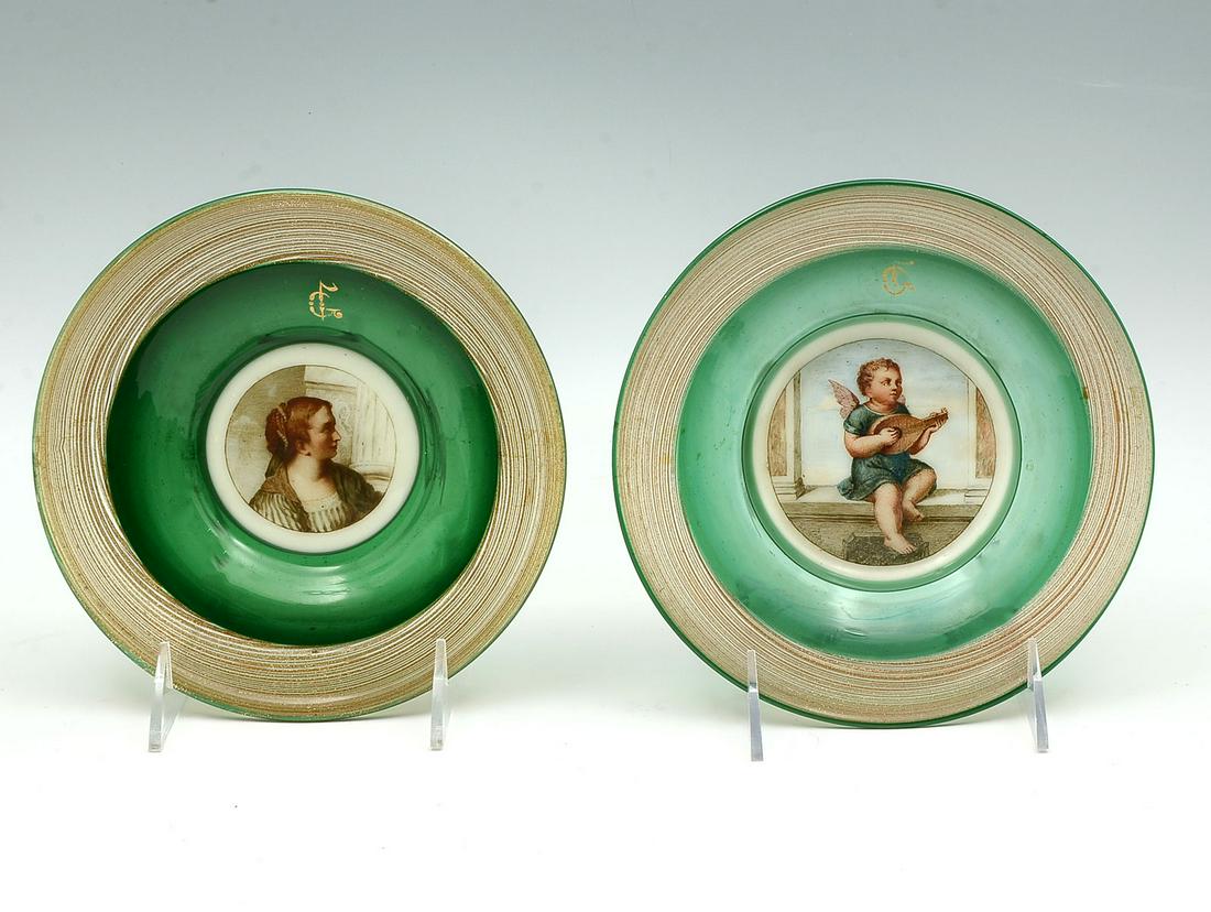 2 ITALIAN ART GLASS PORTRAIT PLATES: 2 ITALIAN ART GLASS PORTRAIT PLATES: 2- Italian art glass plates with a swirling gold flaked design at rims, green glass with calcite centers, having portraits of famous Italian Renaissance paintings.