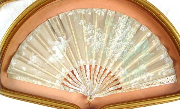 3 HAND PAINTED & LACE MOTHER OF PEARL FANS FRAMED - 4