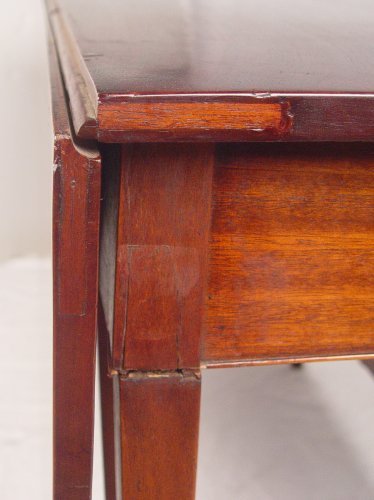19TH C MAHOGANY DROP LEAF DINING TABLE - 4