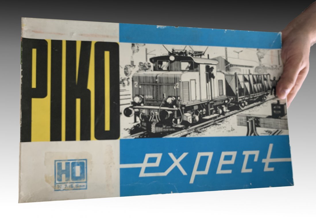WORKING PIKO EXPERT TRAIN SET: WORKING PIKO EXPERT TRAIN SET: German Piko Expert train set including; 1- Engine, 2- Passenger cars, 3- Coal cars, 2- Caboose, 1- Tender, & 1- Trolley. Also included is a transformer and extra track. 