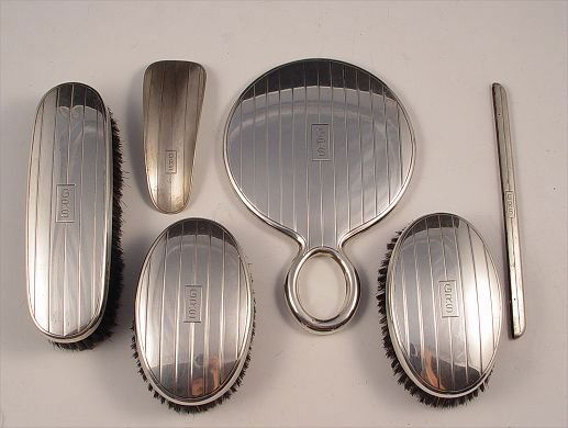 6 PIECE GORHAM STERLING VANITY SET: 6 PIECE GORHAM STERLING VANITY SET: To include 2 oval hand brushes (5'' x 3 1/8''), bar brush (7 1/4'' x 2 1/4''), mount for comb (7 1/2'' note missing comb), hand mirror (8 1/8'' x 5 1/2''), shoe hor
