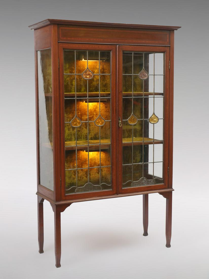 EDWARDIAN MAHOGANY LEADED GLASS DISPLAY: EDWARDIAN MAHOGANY LEADED GLASS DISPLAY: Edwardian 3- shelf display, having a green velvet lined interior with a light mounted at each shelf. Leaded glass door with rain-drop medallions. Banded satinw