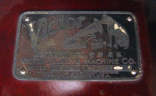 1915 VICTROLA VV IX TABLE TOP WITH RECORDS - 2