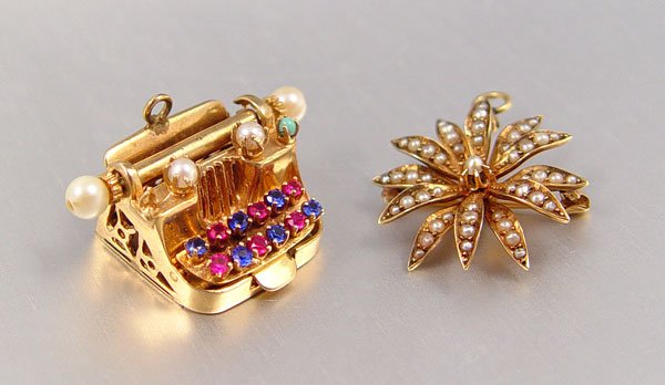 11.1 gr 14K GOLD TYPEWRITER PENDANT & FLORAL PIN