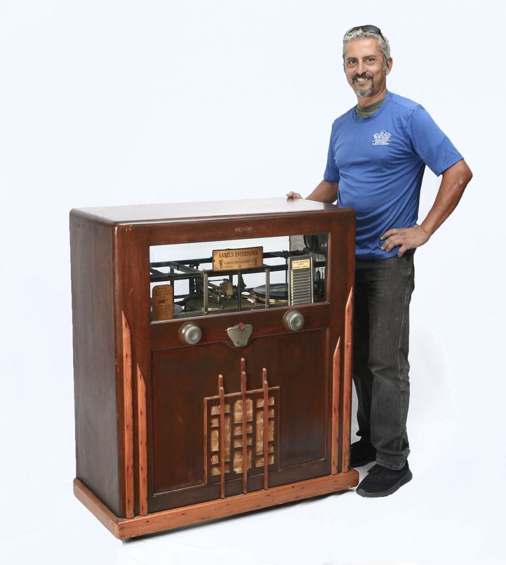 ANTIQUE "GABEL" JUKEBOX: ANTIQUE ART DECO "GABEL" JUKEBOX: "Gabel's Entertainer" 5 Cent, 24 record Jukebox, by Gabel's Entertainer Co., of Chicago Illinois. Approx. 43.5" h x 39" l x 18.75" w. Documentation of schematics incl