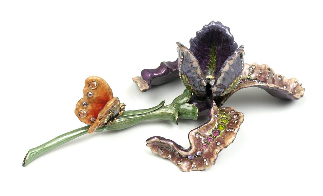 JAY STRONGWATER IRIS IN ORIGINAL BOX: JAY STRONGWATER IRIS IN ORIGINAL BOX: Purple petals with green leaves and Swarovski crystals accenting the flower centers and the leaves. No missing crystals or chipped enamel. Underside of this figur