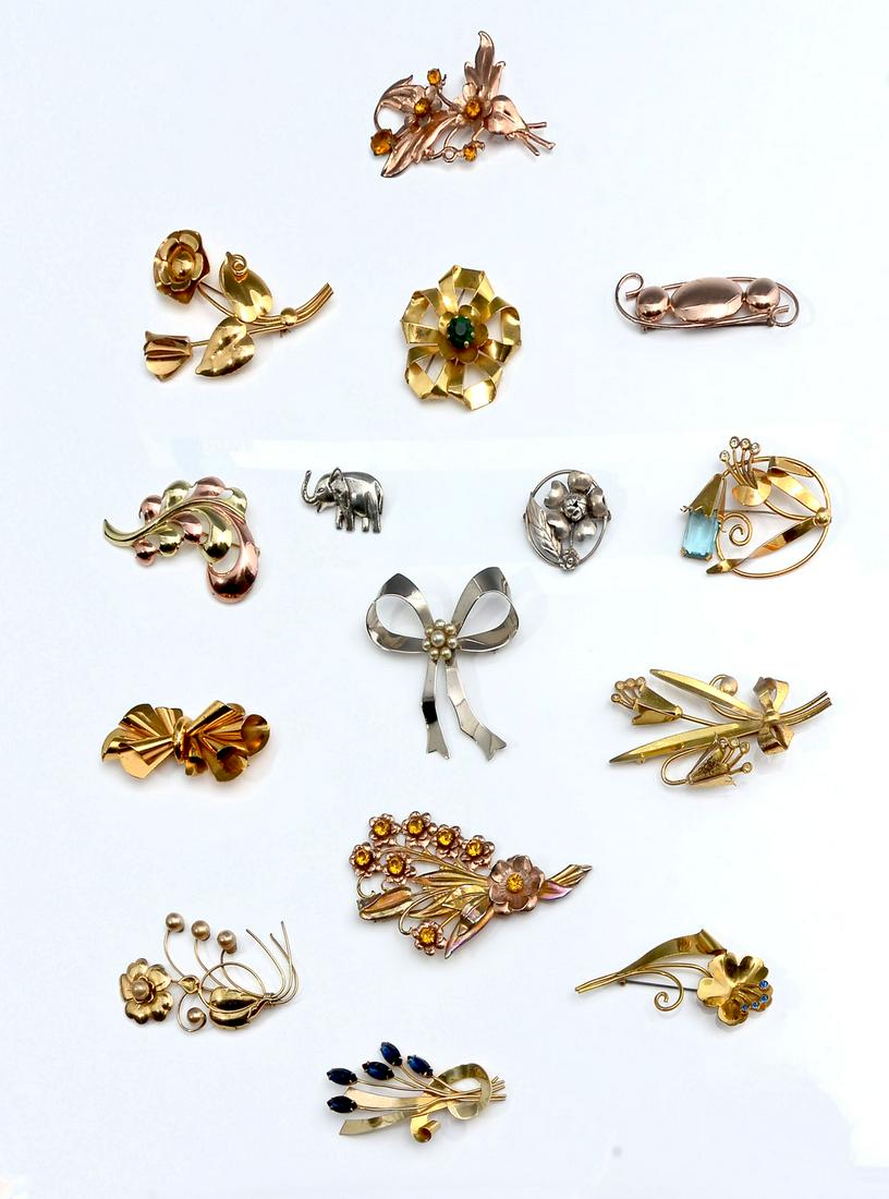 15 STERLING SILVER PINS 1940'S-50'S: 15 STERLING SILVER PINS 1940'S-50'S: 1 Monet and 1 Napier sterling brooch. All brooches are marked sterling. Total weight 227.1 grams.