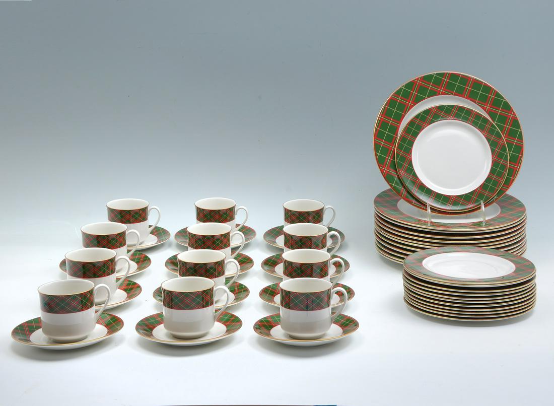 10 PLACE SETTING ROYAL DOULTON TARTAN DINNERWARE: 10 PLACE SETTING ROYAL DOULTON TARTAN DINNERWARE: Comprising; 12- Dinner plates, 12- Luncheon plates, 12- Cups, & 12- Saucers. Largest Approx. 10.5" Dia.