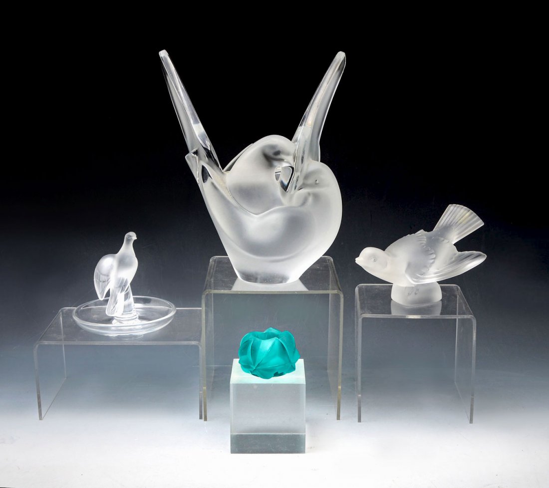 LALIQUE DOVE VASE, SPARROW, RING HOLDER & BLUE FLOWER: LALIQUE DOVE VASE, SPARROW, RING HOLDER & BLUE FLOWER: 1) Lalique Crystal Dove Vase, 8'' h; 2) Lalique Sparrow ready to fly, 3.35'' x 5''. 3) Frosted Dove ring holder/pin dish; 4) Blue /green candle h