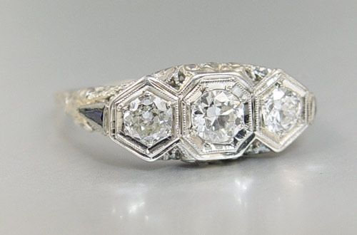 DECO 18K FILIGREE RING WITH 3 DIAMONDS SIZE 9 T