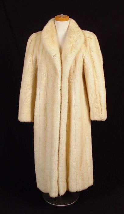 FULL LENGTH BLONDE OR WHITE MINK COAT: FULL LENGTH BLONDE OR WHITE MINK COAT: Full length with long sleeves, and collar. Approx. 45" long, 18" shoulder to shoulder.