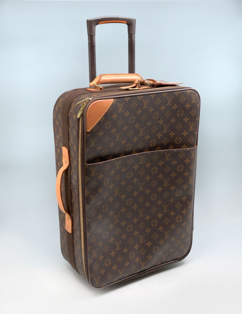 LOUIS VUITTON PEGASE LUGGAGE MONOGRAM CANVAS 55: LOUIS VUITTON PEGASE LUGGAGE MONOGRAM CANVAS 55: Minimal wear on this great piece of Louis Vuitton rolling monogram suitcase. Measures 22" h x 14.5" w x 7.5 d. Large side pocket concealing interior zi