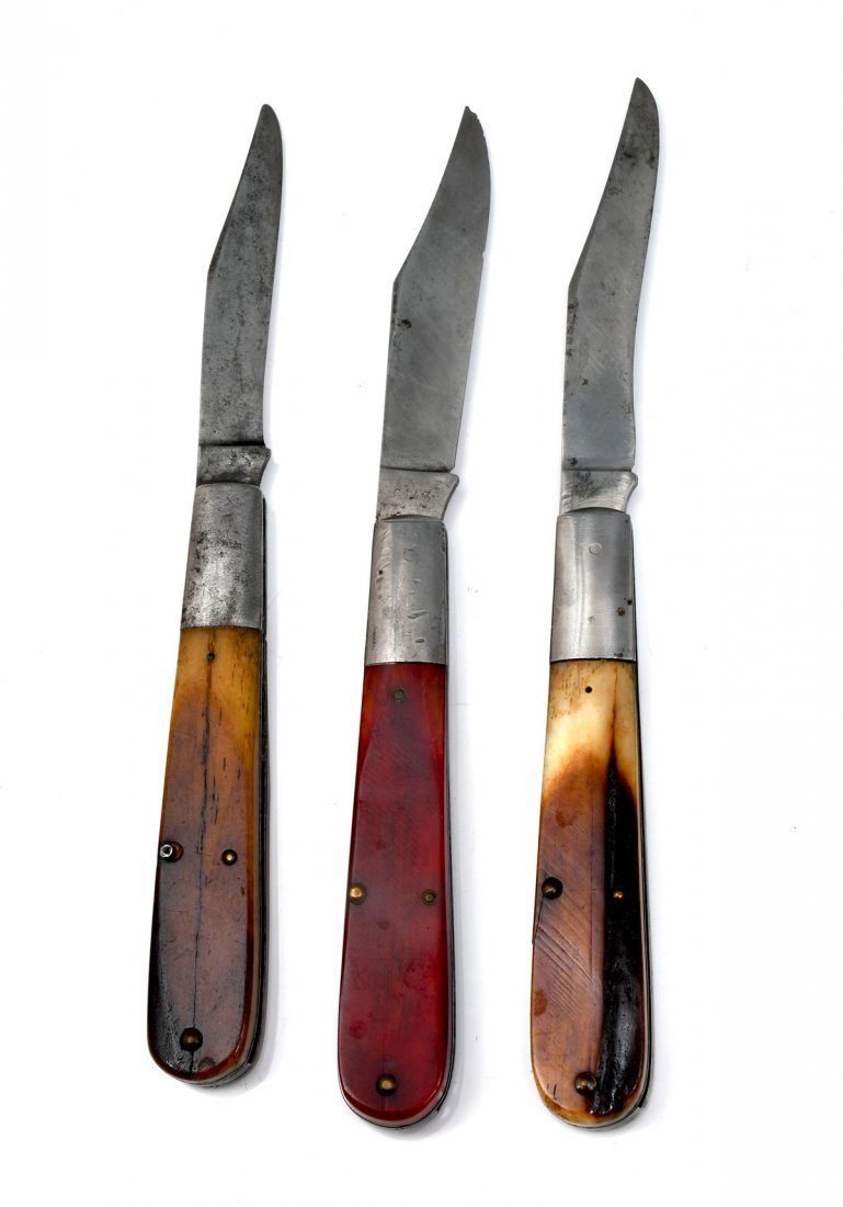 EARLY CASE FOLDING 3 KNIFE COLLECTOR LOT: EARLY CASE FOLDING 3 KNIFE COLLECTOR LOT: To include, 1) Model 6143 Case XX, 8.75" in length with staghorn handle; 2) Fish Knife with Bone Handle, 9" in length with handle; 3) Case XX Folding Knife, 8