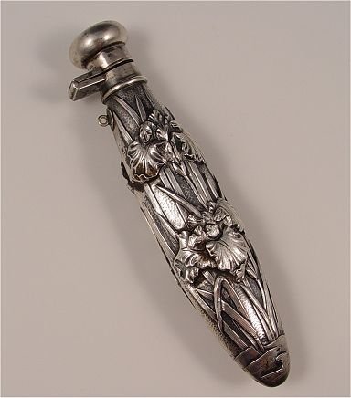 ART NOUVEAU SILVER VINAIGRETTE / SCENT BOTTLE: ART NOUVEAU SILVER VINAIGRETTE / SCENT BOTTLE: Chinese export silver hallmarks on hinge for lid. Measures 6'' long. Approx 2.3 troy oz., unknown silver content.