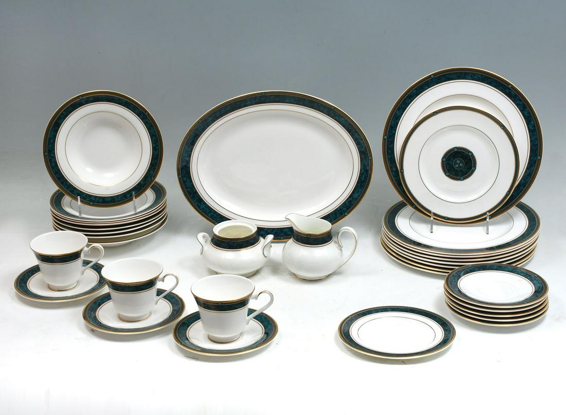 ROYAL DOULTON BILTMORE PATTERN CHINA: 32 PC. ROYAL DOULTON "BILTMORE" PATTERN CHINA: Comprising; 8- Dinner plates, 8- Soup bowls, 8- Saucers, 3- Tea cups, 1- Luncheon plate, 1- Bread plate, 1- Creamer, 1- Sugar bowl with no lid, 1- Platte