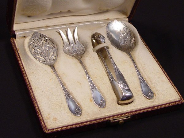 FRENCH PUIFORCAT ART NOUVEAU STERLING SET IN BOX: FRENCH PUIFORCAT ART NOUVEAU STERLING SET IN BOX: Early 20th century Emile Puiforcat sterling serving set, in art nouveau pattern to include 1) Serving spoon, 6 5/8''. 2) Pierced server, 6 1/2''. 3) C
