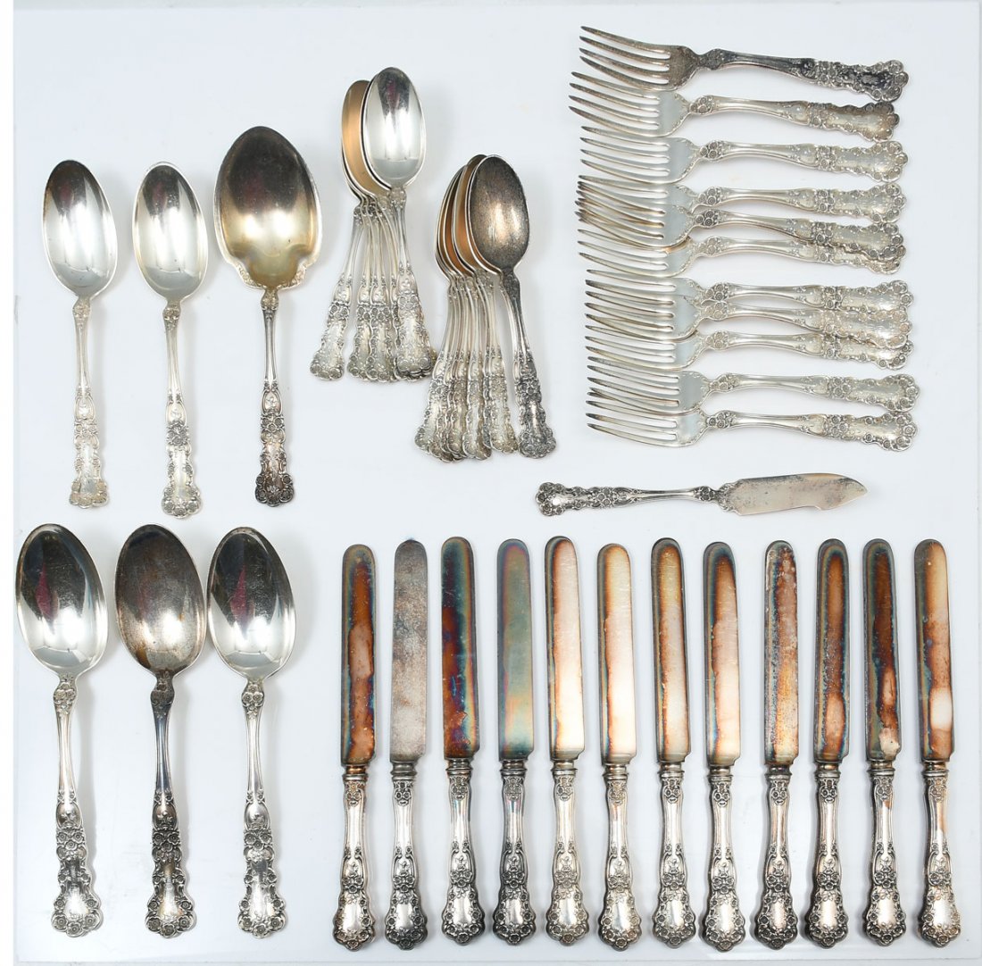 46 PC. GORHAM BUTTERCUP STERLING SILVER FLATWARE: 46 PC. GORHAM "BUTTERCUP" STERLING SILVER FLATWARE: Approx. 46.12 Troy ounces. Comprising; 11- Dinner knives, 16- Teaspoons, 12- Dinner knives, 2- serving spoons, 3- Large serving spoons, 1- Sauce spo