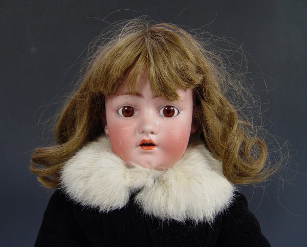 FRANZ SCHMIDT SIMON & HALBIG BISQUE HEAD DOLL: FRANZ SCHMIDT SIMON & HALBIG BISQUE HEAD DOLL: Open brown eyes, open mouth with teeth, rosy cheeks, pierced ears. Fully jointed body does show wear, loss of 2 fingers. The back of her head is marked S
