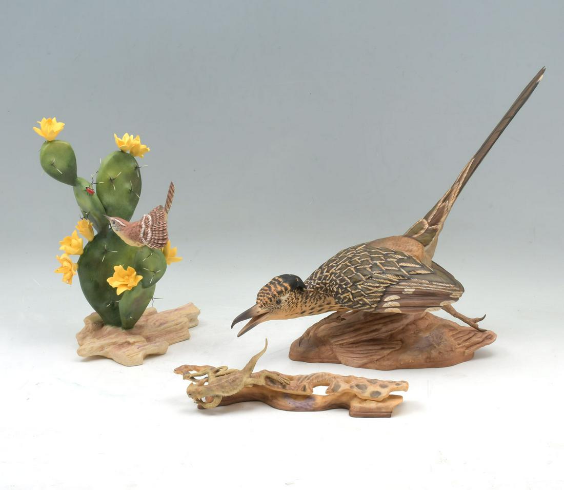 BOEHM ROAD RUNNER WITH LIZARD & CANYON WREN: BOEHM ROAD RUNNER WITH LIZARD & CANYON WREN: 1) 2 separate pieces including a painted porcelain Boehm Road Runner marked Boehm / Edward Marshall Boehm / Limited Edition / ''Road Runner'' / 493, Measur