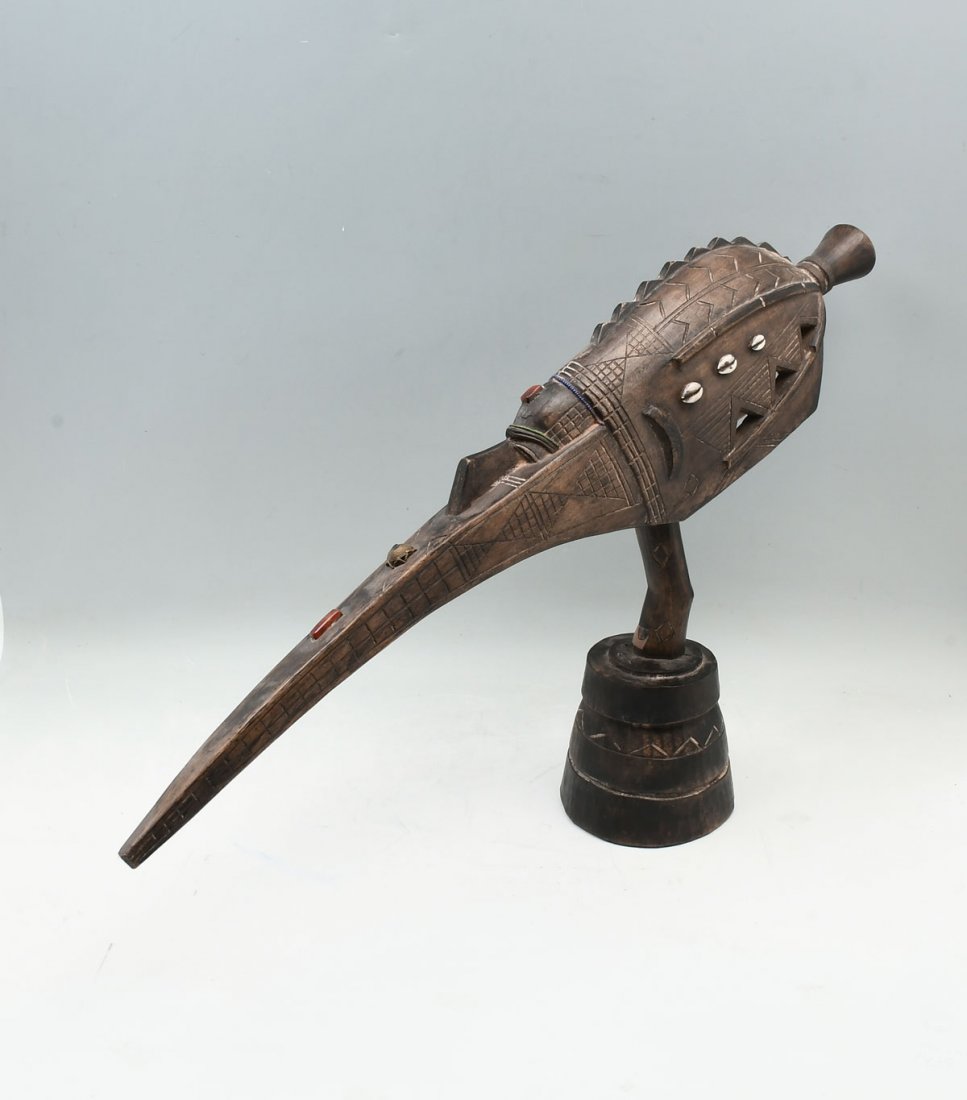 CARVED AFRICAN MATCHULU OR NAALO MASK: CARVED AFRICAN MATCHULU OR NAALO MASK: From Sierra Leone, this interesting carving features a long bird head shape. Used by Witch doctors to discover the truth. The head of the bird was supposed to tu