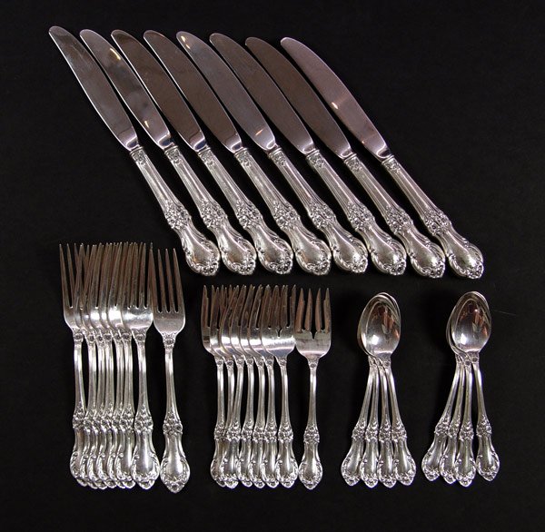 INTERNATIONAL WILD ROSE STERLING SERVICE FOR 8: INTERNATIONAL WILD ROSE STERLING SERVICE FOR 8: To include 8 forks (7 3/8"), 8 salad forks (6"), 8 spoons (5 7/8"), 8 knives (9 1/4"). Approx. 33.4 troy oz. Comes in wood silver chest, 3 1/2" x 15 3/4