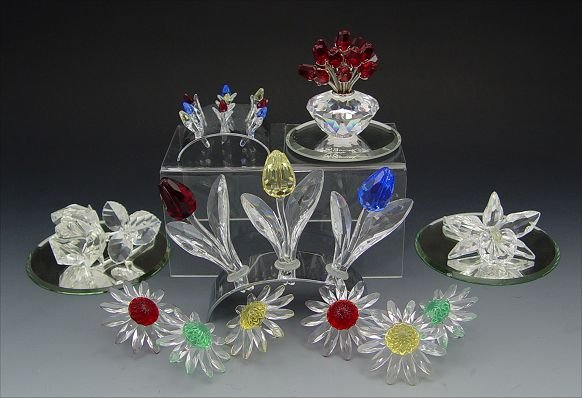 SWAROVSKI CRYSTAL 6 PIECE FLOWER LOT: SWAROVSKI CRYSTAL 6 PIECE FLOWER LOT: "Exquisite Accents" by Michael Stamey - 1993 Rose, 3 1/4", and 1996 Light Yellow Orchid, 3". Retired Vase of Red Roses, 15 year Anniversary Collectors Society pie
