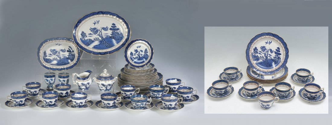 63 PC. ROYAL DOULTON REAL OLD WILLOW DINNERWARE: 63 PC. ROYAL DOULTON REAL OLD WILLOW DINNERWARE: Largest Approx. 10" h x 13" w.