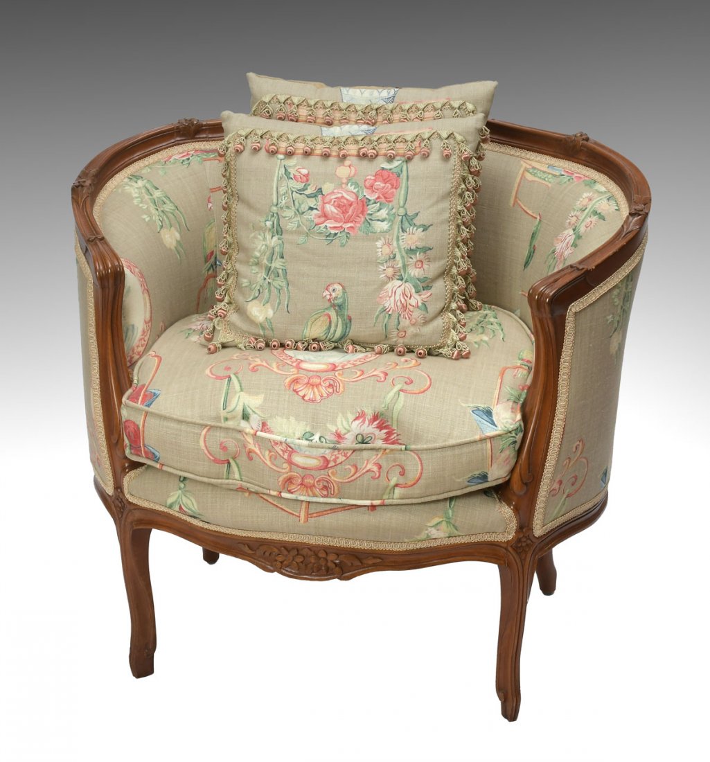 CARVED DIMINUTIVE SETTEE: CARVED DIMINUTIVE SETTEE: Approx. 32.75" h x 34.5" l x 25" w.