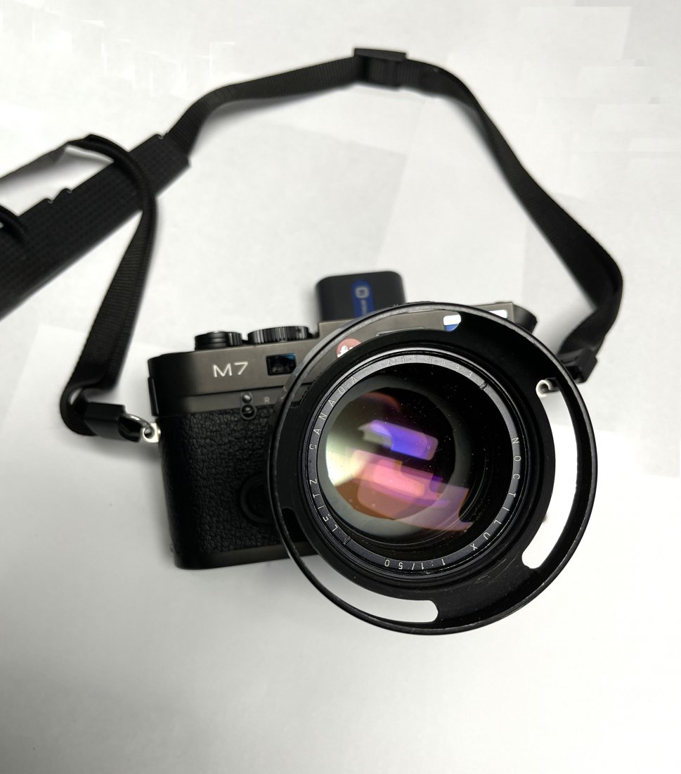 LEICA M7 CAMERA WITH LEITZ CANADA NOCTILUX 1: 1/50 LENS: LEICA M7 CAMERA WITH LEITZ CANADA NOCTILUX 1: 1/50 LENS 2913893: Estate of Jon Silengo, Photographer for the Military, Disney and Instructor at El Camino College CA.
