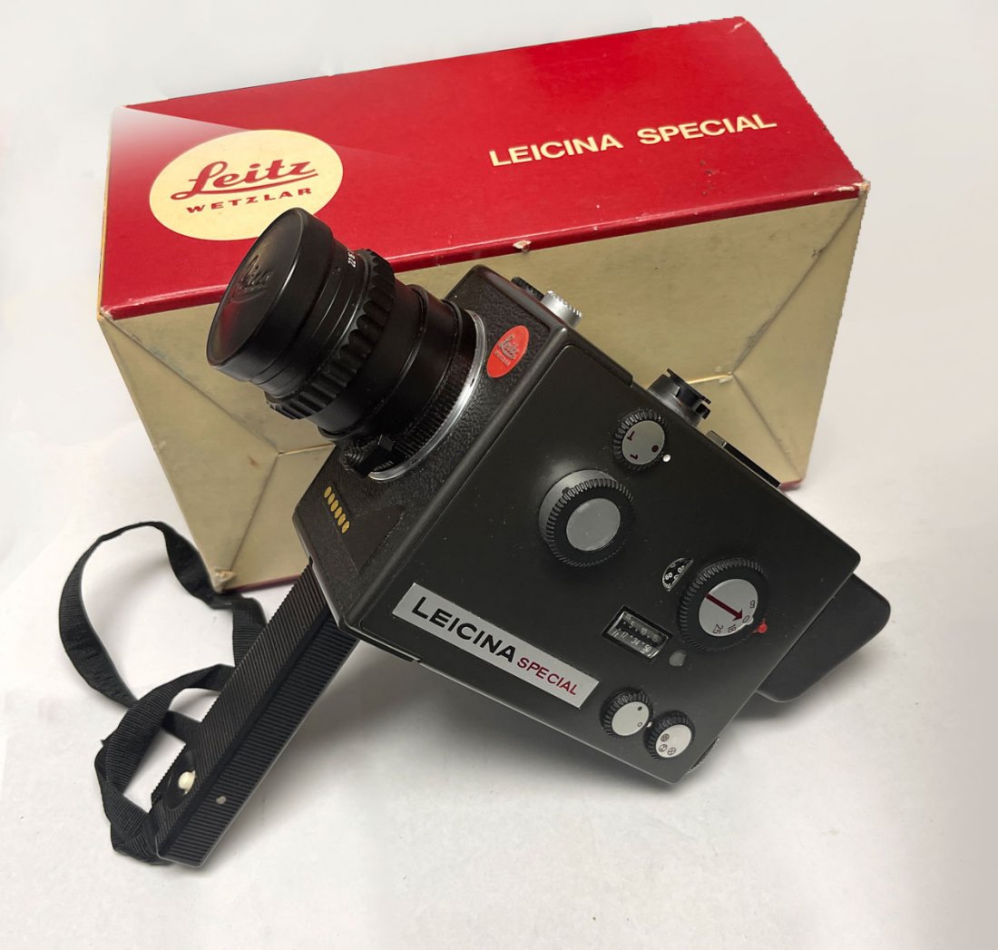 LEICINA SPECIAL MOVIE CAMERA: LEICINA SPECIAL MOVIE CAMERA: With original box. Estate of Jon Silengo, Photographer for the Military, Disney and Instructor at El Camino College CA.