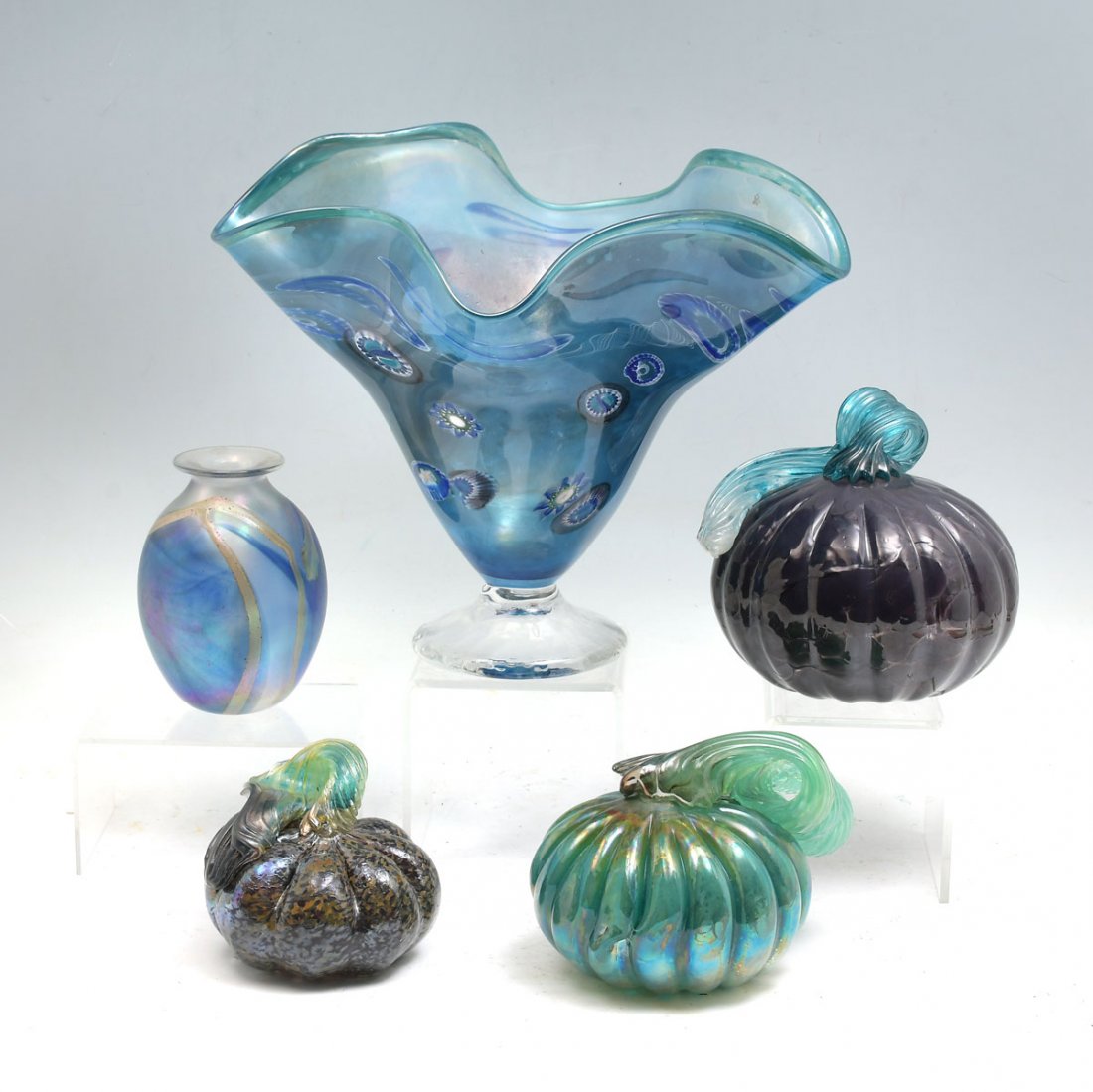 4 PC SUSAN GOTT ART GLASS LOT: GOTT, Susan, (American, 20th/21st C): This lot includes 4 pieces by Susan Gott and 1 signed Craft to include: 1) 3 blown glass pumpkins from "The Great Pumpkin Patch" by Susan Gott; 2) Predominantly b