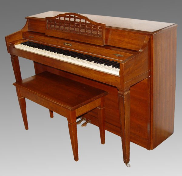 117 BALDWIN UPRIGHT PIANO