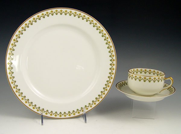 FRENCH HAVILAND LIMOGES CHINA 12 DINNER PLATES : FRENCH HAVILAND LIMOGES CHINA CA. 1910-1924: 32 piece partial service to include 12 dinner plates (9 3/4"), 8 cups, 12 saucer. Made for M.F. Kaag & Sons, Fort Wayne Indiana.