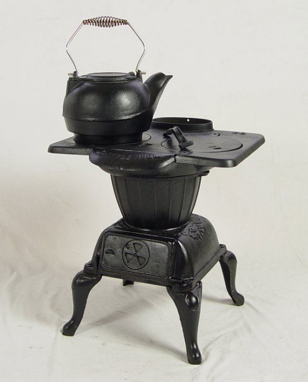 223 LITTLE JOE CAST IRON STOVE & KETTLE