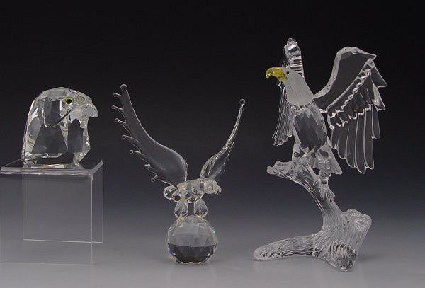 SWAROVSKI CRYSTAL 2000 BALD EAGLE 1986 FALCON HEAD: SWAROVSKI CRYSTAL BIRDS OF PREY: 2000 Bald Eagle, Adi Stocker designer, retired 2008, approx. 5''h.; 1986 Small Falcon head Var 2, M Schreck designer, retired 1991, 1 5/8''h. Sold with 1984 Crystal Ca