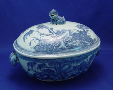 BLUE & WHITE COVERED DISH 13 x 11 x 9 overall
