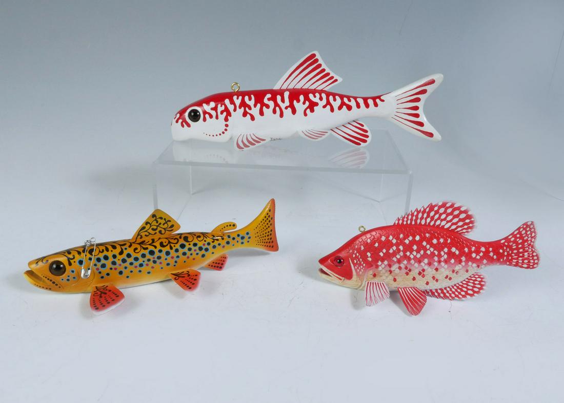 THREE JOHN PETERS PAINTED FISH DECOYS (1 of 3)
