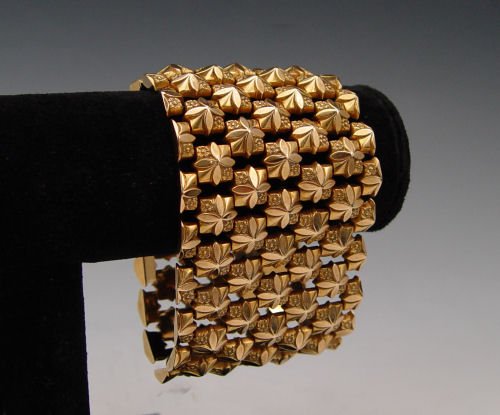 RETRO 18K GOLD WIDE BRACELET 98.5 GRAM: 18K WIDE ROSETTE LINK BRACELET: 18K yellow gold bracelet of square rosette links. Stamped 750 and DL. 2'' wide, 7 3/4'' length. Weight: 98.5 grams.