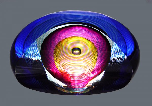 KIT KARBLER & MICHAEL DAVID ART GLASS PAPERWEIGHT: KIT KARBLER & MICHAEL DAVID ART GLASS PAPERWEIGHT: Original design achieved by their technique of layering, threading, cutting and polishing hand blown glass, distinguished by thin, concentric lines o