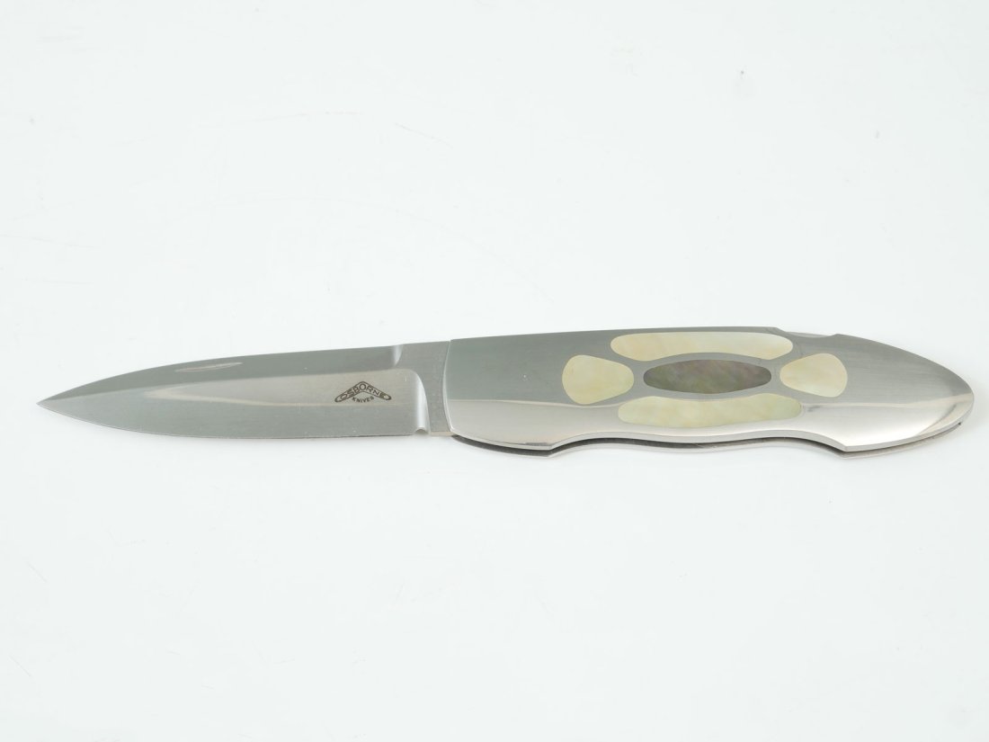 WARREN OSBORNE FOLDER MOP HANDLE: WARREN OSBORNE FOLDER MOP HANDLE: Stainless steel lockblade design with mop inlay. 6.75" overall & 3.75" closed. Blade is etched Osborn Knives.