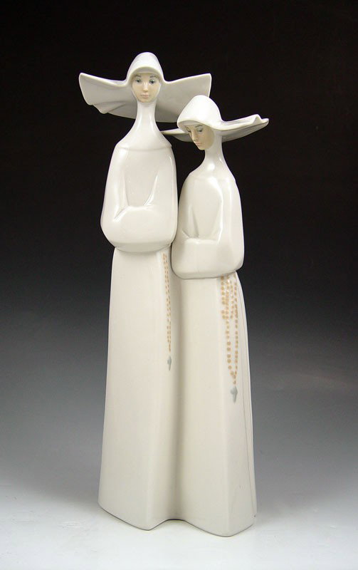 LLADRO NUNS 13'' TALL GLAZED: LLADRO PORCELAIN "NUNS", #4611: Glazed, issued 1969, active, approx. 13" tall.