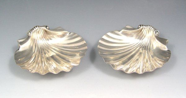PAIR GARRARD ENGLISH SILVER SHELL FORM CANDY DISH: PAIR GARRARD ENGLISH SILVER SHELL FORM CANDY DISHES: 1892 James Garrard London hallmarked wit 2 shell form feet. 1 1/4" h. x 4 7/8". Approx. 6.9 troy oz