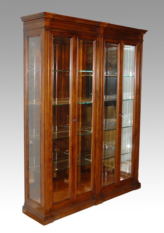302 HENREDON DOUBLE WIDTH CURIO DISPLAY