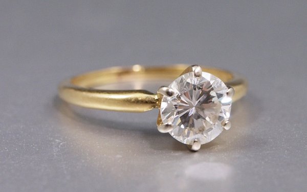 1.6 CT DIAMOND SOLITAIRE 18k RING SIZE 7 : STUNNING 1.6 CT DIAMOND SOLITAIRE RING: 18K yellow gold engagement ring with an approx. 1.60 Ct diamond, rated VS1 in clarity and H color. Prong set. Weight 3.3 grams. Sold with Florida Diamond Apprai