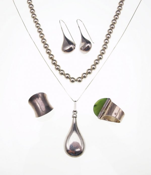 24" STERLING BEADS NECKLACE EARRINGS & RINGS : COLLECTION OF STERLING JEWELRY: 1) A 24" strand necklace of hollow sterling beads, approx. 8mm. 2) Unusual green stone ring signed Barnes, size 8. 3) Ring signed Suzanne Claire ?, size 7.5. 3) Drop pe